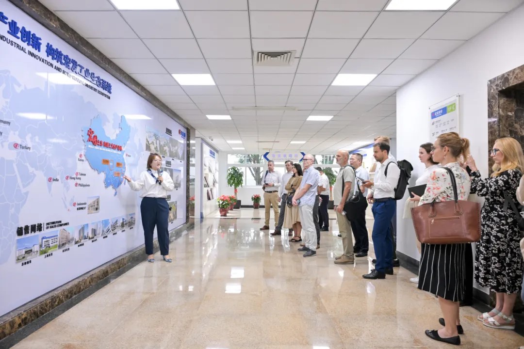 Diplomats from 21 European countries and international organizations visited Hongfa.jpg